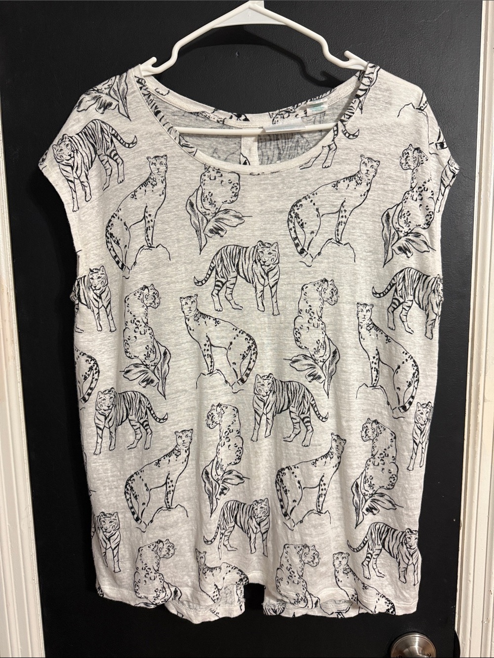 Cynthia Rowley 100% Linen Button Back Big Cat Top Size: L